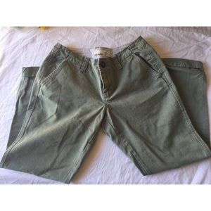 Pale green cuffed old navy Capri pants